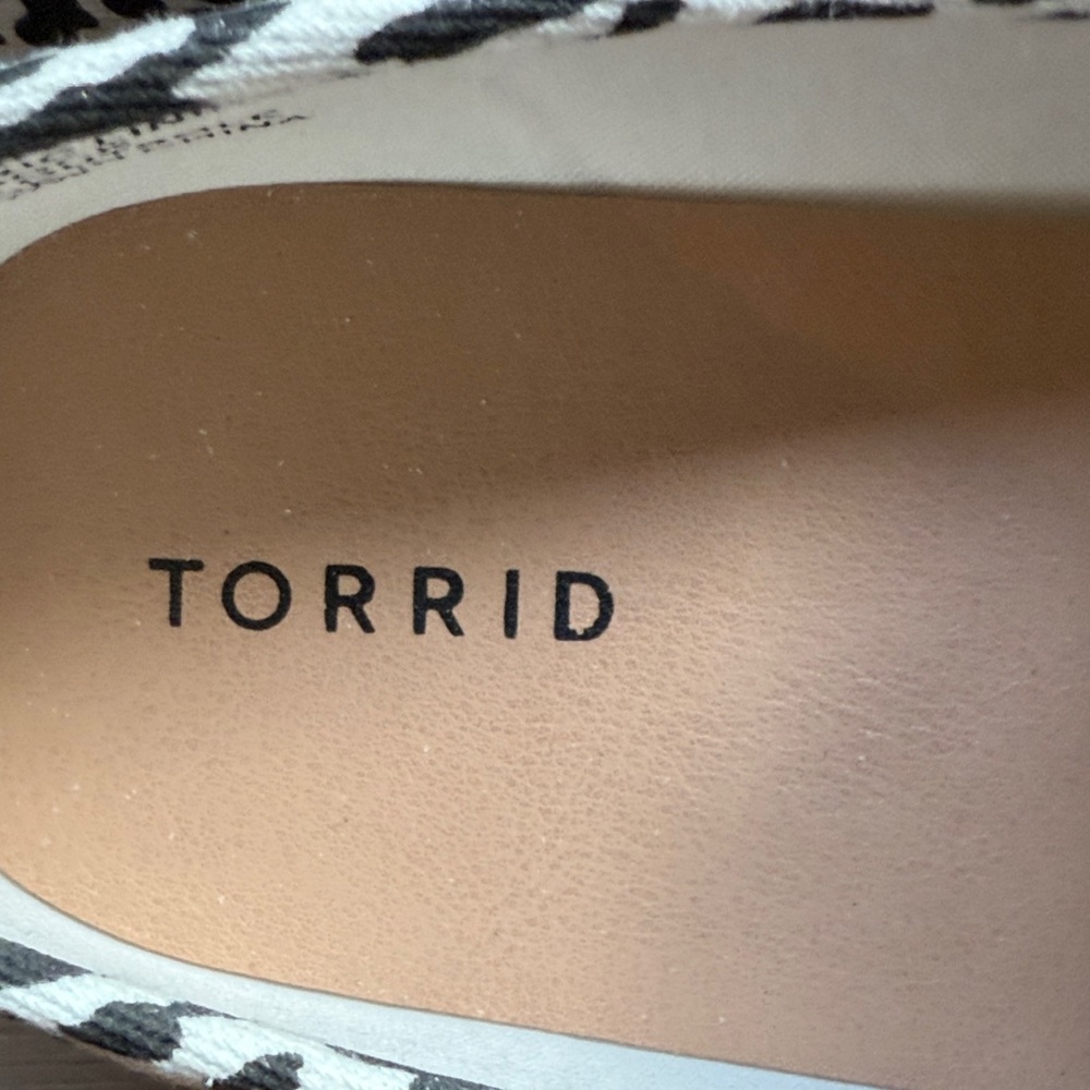Torrid Women's Black and White Leopard Print Sneakers Size 9.5WW - Picture 3 of 7